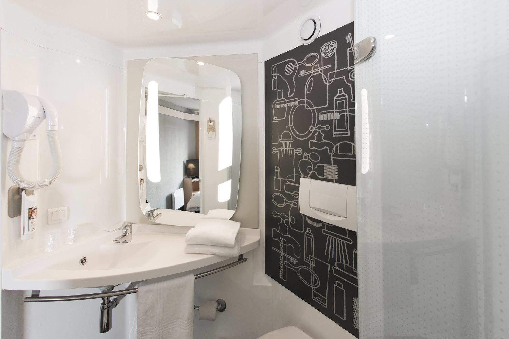 Hotel Ibis Avranches Baie Du Mont-saint-michel 3*